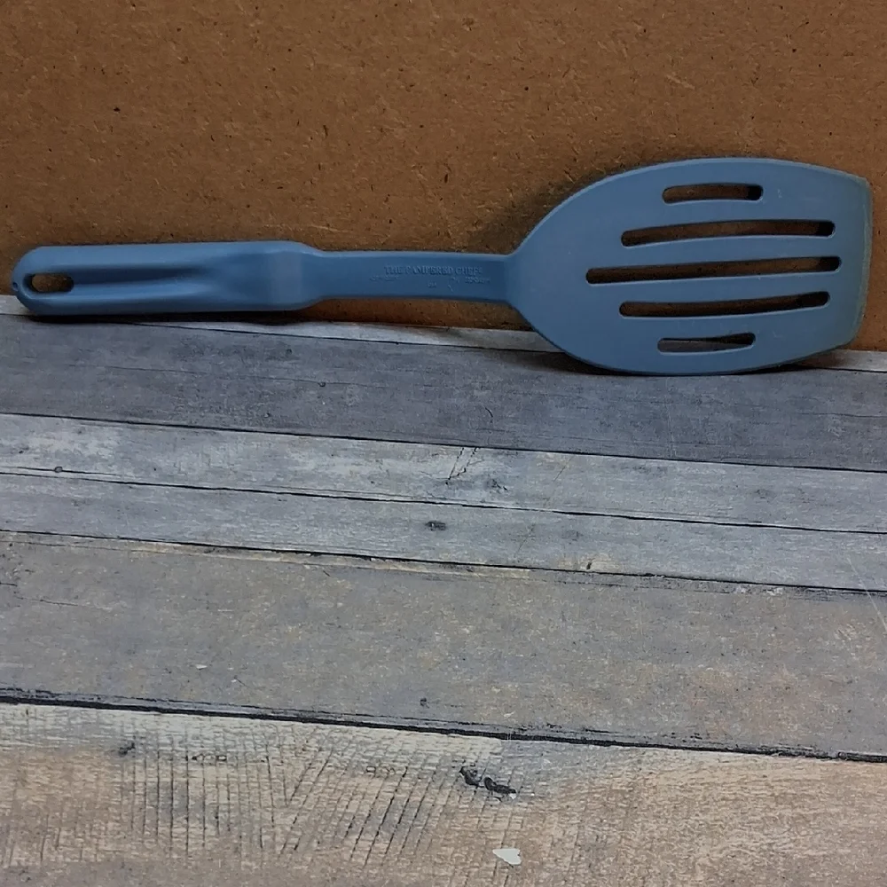 Pampered Chef Blue Nylon Slotted Heat Resistant Turner/Spatula